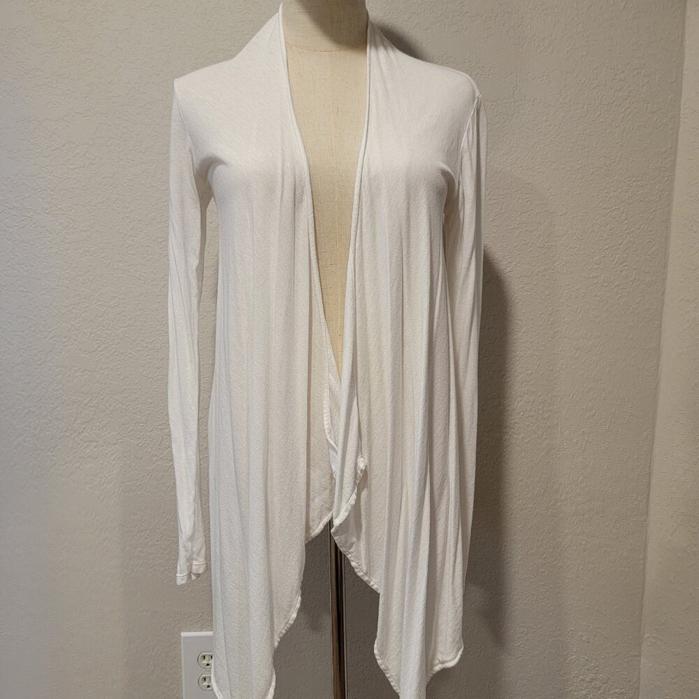 Tee Shop Wrap, XS. White. Will fit Med. Excellent Condition! Light Weight.
